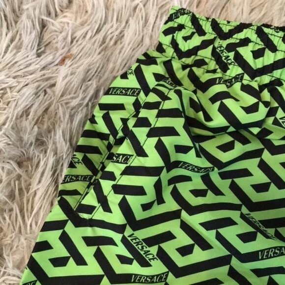 New Authentic Versace Green/Black Logo Print Swim Shorts Size 3 - Picture 7 of 11